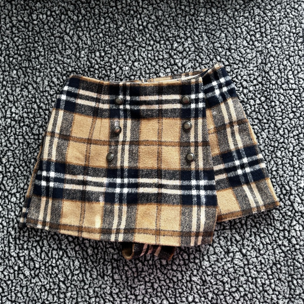 Forever 21 plaid skort. Used twice in excellent condition. Size XS